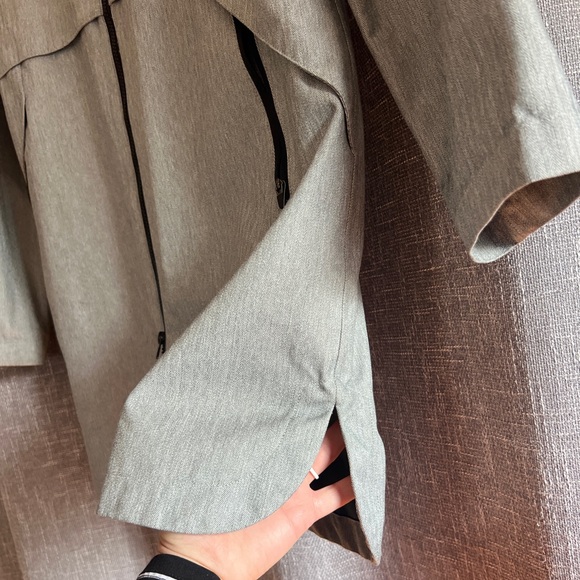 Mondetta brand tailored gray hooded women's zippered raincoat - size Large - Picture 7 of 16